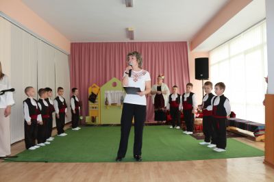 Пролетен празник "Лазаровден" представен от група "Звездички" - ДГ 15 Звънче - Детска градина в град Казанлък
