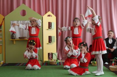 Пролетен празник "Лазаровден" представен от група "Звездички" - ДГ 15 Звънче - Детска градина в град Казанлък