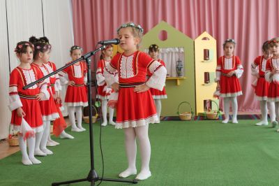 Пролетен празник "Лазаровден" представен от група "Звездички" - ДГ 15 Звънче - Детска градина в град Казанлък