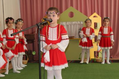 Пролетен празник "Лазаровден" представен от група "Звездички" - ДГ 15 Звънче - Детска градина в град Казанлък