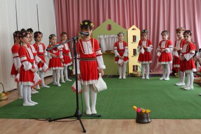 Пролетен празник "Лазаровден" представен от група "Звездички" - ДГ 15 Звънче - Детска градина в град Казанлък