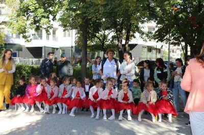 "Есенна магия" - празник за откриване на учебната година - ДГ 15 Звънче - Детска градина в град Казанлък
