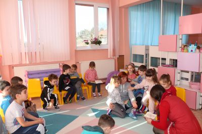 Седмица на четенето - Група "Бонбони" 24.01.2024г. - ДГ 15 Звънче - Детска градина в град Казанлък