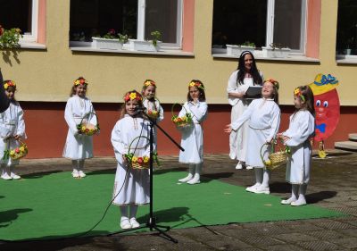 Празнична програма "Лазаруване"  24.04.2024г. - ДГ 15 Звънче - Детска градина в град Казанлък