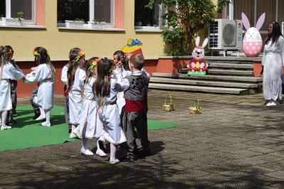 Празнична програма "Лазаруване"  24.04.2024г. - ДГ 15 Звънче - Детска градина в град Казанлък