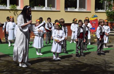 Празнична програма "Лазаруване"  24.04.2024г. - ДГ 15 Звънче - Детска градина в град Казанлък