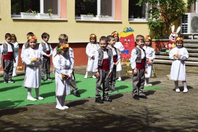 Празнична програма "Лазаруване"  24.04.2024г. - ДГ 15 Звънче - Детска градина в град Казанлък