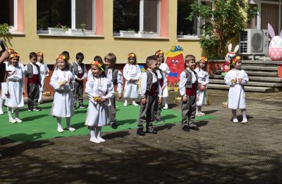 Празнична програма "Лазаруване"  24.04.2024г. - ДГ 15 Звънче - Детска градина в град Казанлък
