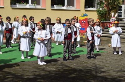 Празнична програма "Лазаруване"  24.04.2024г. - ДГ 15 Звънче - Детска градина в град Казанлък