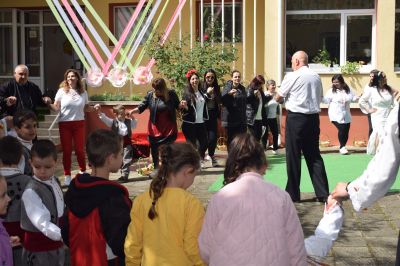 Празнична програма "Лазаруване"  24.04.2024г. - ДГ 15 Звънче - Детска градина в град Казанлък