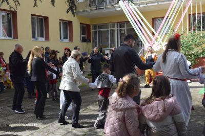 Празнична програма "Лазаруване"  24.04.2024г. - ДГ 15 Звънче - Детска градина в град Казанлък