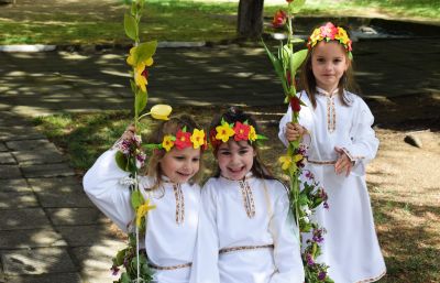 Празнична програма "Лазаруване"  24.04.2024г. - ДГ 15 Звънче - Детска градина в град Казанлък