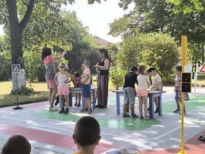 Отбелязване на "29 юни - Национален ден на безопасността на движението по пътищата" в ДГ15"Звънче" - ДГ 15 Звънче - Детска градина в град Казанлък