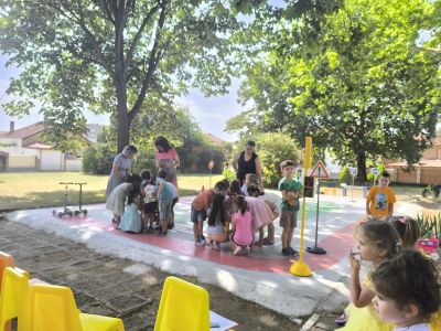 Отбелязване на "29 юни - Национален ден на безопасността на движението по пътищата" в ДГ15"Звънче" - ДГ 15 Звънче - Детска градина в град Казанлък
