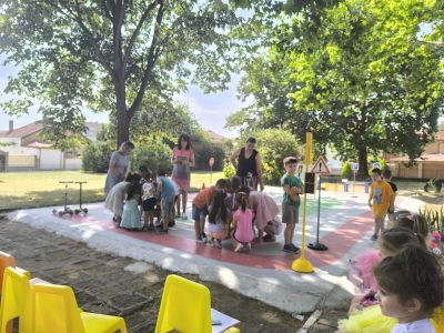 Отбелязване на "29 юни - Национален ден на безопасността на движението по пътищата" в ДГ15"Звънче" - ДГ 15 Звънче - Детска градина в град Казанлък