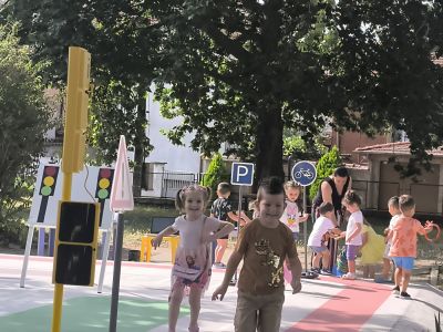 Отбелязване на "29 юни - Национален ден на безопасността на движението по пътищата" в ДГ15"Звънче" - ДГ 15 Звънче - Детска градина в град Казанлък